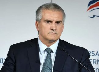 Чиновница в Крыму нецензурно прервала выступление Аксенова – на видео все опешили, услышав ругань