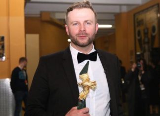 Женатый режиссер Клим Шипенко ущипнул Муцениеце за ягодицу