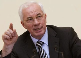 «Американцы заблокировали все в один день», — Азаров возмущен новым ударом со стороны США