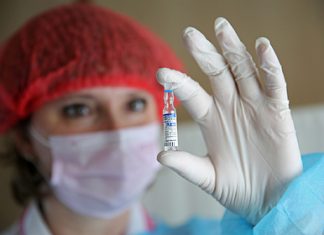 Богатых обвинили в нехватке вакцин по всему миру