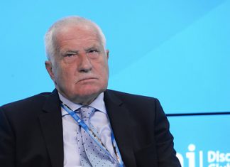 Бывший президент Чехии отказался верить в причастность России ко взрывам