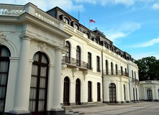 Власти Праги потребовали вернуть землю под российским посольством в Чехии