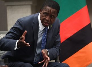 Президент Замбии потерял сознание на параде