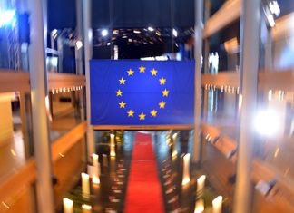 Совет Евросоюза разрешил привитым от COVID-19 европейцам путешествовать