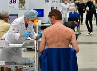 Инфекционист назвал невозможным создание коллективного иммунитета из-за «дельты»