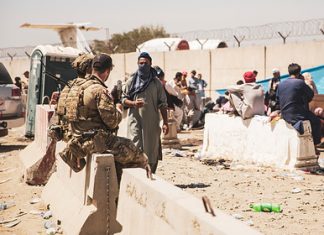 Канадские власти приготовилась оставить военных в Кабуле после 31 августа