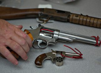 Канаду обвинили в незаконной торговле оружием