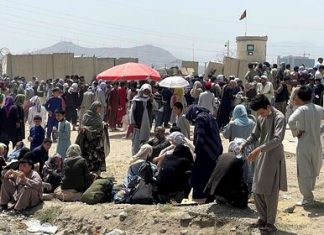 Названо число погибших и пострадавших во время давки в аэропорту Кабула