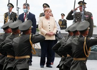 Немецкого журналиста удивил скромный прием Меркель в Киеве