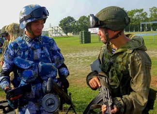 Россия и Китай начали совместные военные маневры