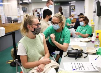 В Британии вакцинировались 75 процентов населения