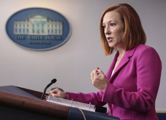 В США оценили возможность допуска в страну привитых российскими вакцинами