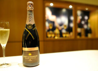 Французский министр сообщил о решении проблемы с шампанским в России