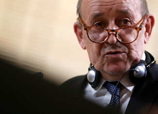 Глава МИД Франции объяснил отсутствие необходимости отзывать посла из Лондона