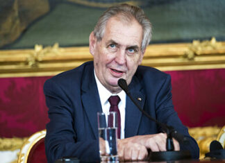 Президента Чехии выписали из больницы