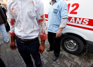 При столкновении поезда и автобуса в Турции погибли шестеро человек