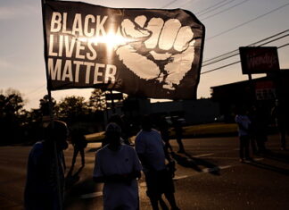 Сотрудникам службы здравоохранения Англии предложили пройти курсы BLM