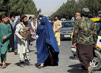 Талибы применили слезоточивый газ против женщин