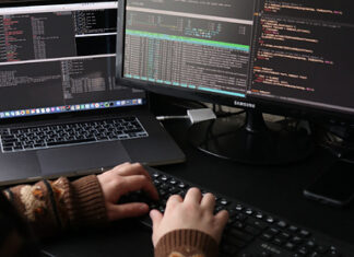 40-летнюю россиянку арестовали по подозрению в кибермошенничестве