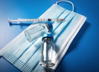 Францию обвинили в дискриминации привитых «Спутником V»