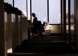 Политтехнолог рассказал о значении «досье Пандоры» для мировой политики