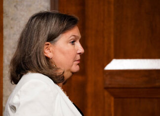 Связь статьи Медведева с визитом Нуланд в Россию опровергли