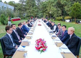 «Талибан» устроил званый обед для зарубежных дипломатов