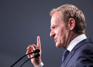 Бывшего премьер-министра Польши лишили водительских прав