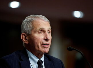 Главный инфекционист США оценил шансы распространения нового штамма COVID-19