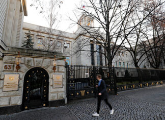 Найденный мертвым в Германии российский дипломат оказался сыном генерала ФСБ