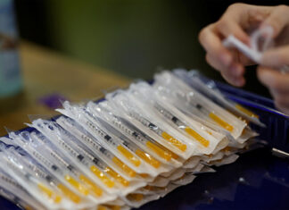 Разработчики вакцины Pfizer заявили о ее 100-процентной эффективности для детей