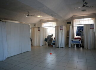 В ЮАР раскрыли возраст самых уязвимых перед омикрон-штаммом людей