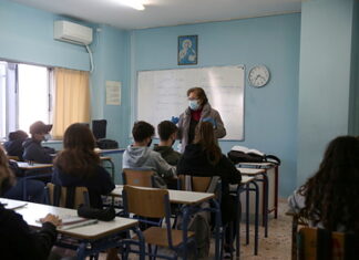 В Греции начнут штрафовать родителей за удержание детей от похода в школу