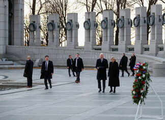 В США почтили память жертв атаки на Перл-Харбор