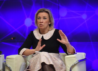 Захарова указала на слабость США из-за санкций