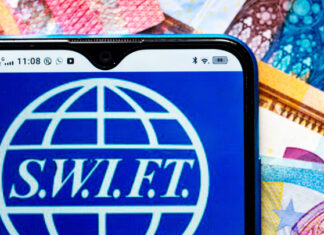 Отключение России от SWIFT: банкам посоветовали приготовиться