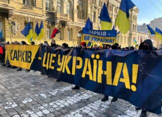 Тысячи людей на Марше единства в Харькове рассказали, что думают о Путине