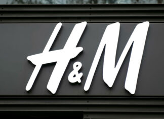 H&M приостанавливает продажи в России