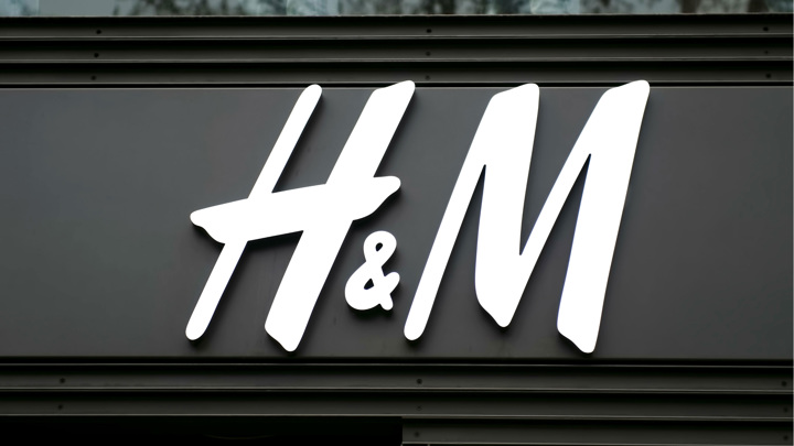 H&M приостанавливает продажи в России