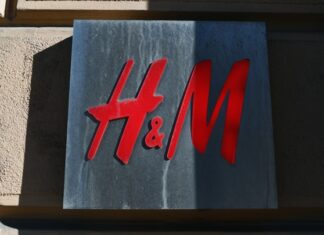 В H&M решили распродать остатки и свернуть бизнес в России