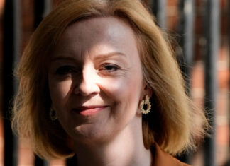 Трасс пообещала британцам доработать программу налоговых реформ