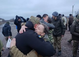 Ермак подтвердил возвращение из российского плена 140 украинских бойцов – первые кадры