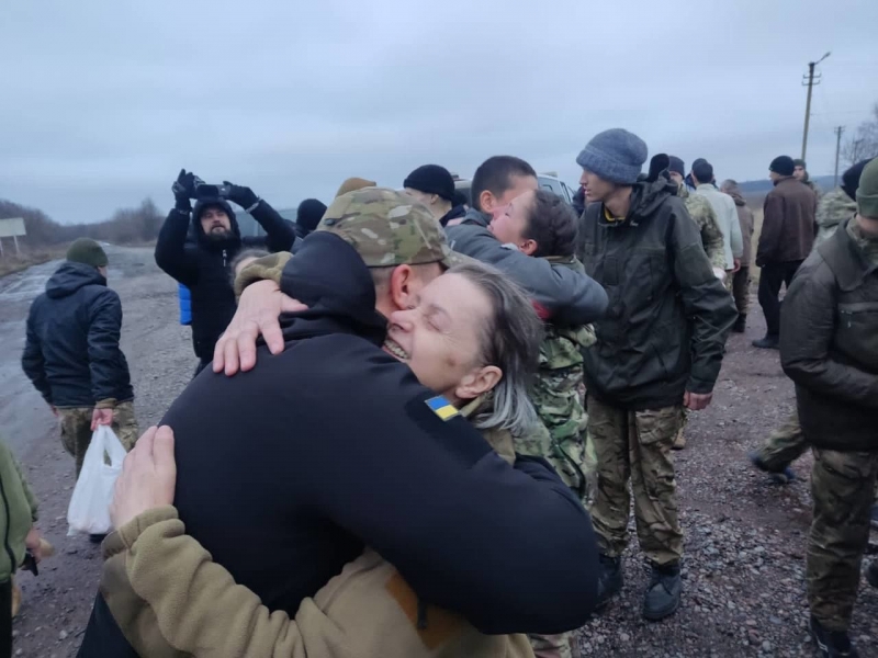 Ермак подтвердил возвращение из российского плена 140 украинских бойцов – первые кадры