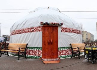 В Буче при помощи Казахстана появился необычный «Пункт несокрушимости»