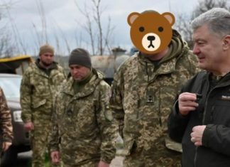 Порошенко на южном фронте передал технику десантникам. Фото