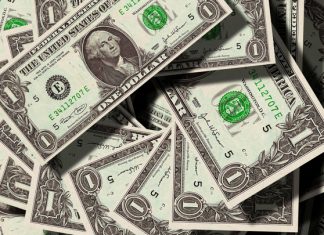 Процесс дедолларизации запущен, заявили в МИД России