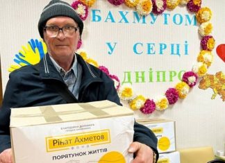 В Днепре начались выдачи продуктовых наборов от Фонда Рината Ахметова переселенцам из Бахмута
