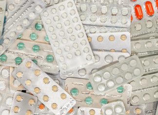 Цены на лекарства в России выросли с начала года в среднем на 1%