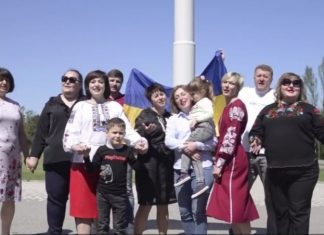 Непобедимый народ: украинские медики из непокоренного Краматорска записали в свой праздник мощное видео