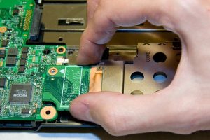 Процесс освежения ноутбука Dell: как очистить устройство от пыли и загрязнений